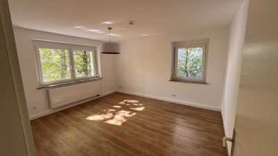 Schöne, helle und ruhige 2-Zimmer Wohnung mit Balkon in Stuttgart-Ost, Einbauküche