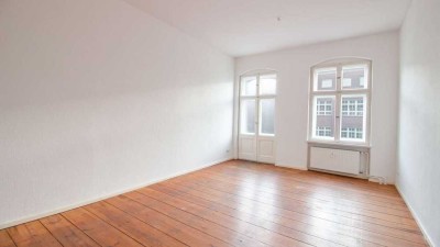 Altbaucharme mit Kamin – stilvolle 3-Zimmer-Wohnung mit Balkon & saniertem Bad
