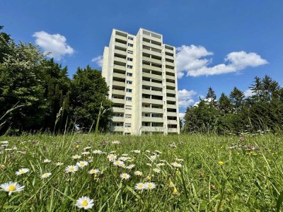 Beeindruckende See- und Bergsicht: Renovierungsbedürftige 3 1/2-Zimmer-Wohnung mit Garage