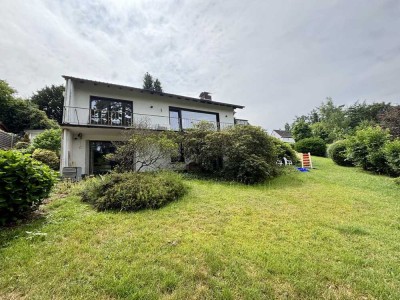 Teilmodernisiertes Einfamilienhaus – Viel Platz für Ihr neues Zuhause in 2025