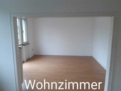 Helle 3-4-Zimmer-Wohnung mit Balkon im 3. OG in Bochum Ehrenfeld