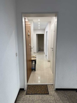 Gepflegte 3- Zimmer Wohnung Hochparterre Provisionsfrei in Köln-Niehl