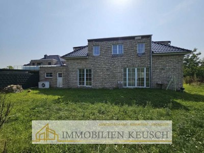 Preis reduziert ! Moderne Traumvilla -TOP ruhige Lage in einer Spielstraße & Blick ins Grüne