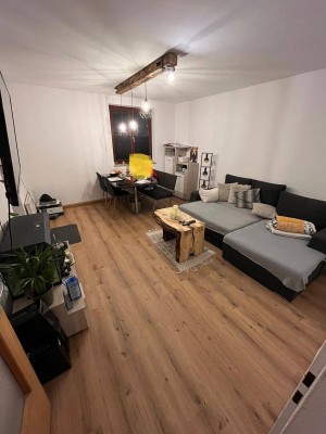 Erdgeschosswohnung mit Parkplätzen