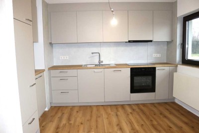 Schöne, großzügige 4 1/2-Zimmer-Mietwohnung in Heuchelheim mit Einbauküche u. Balkon, Ortsrandlage