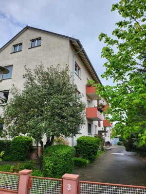 Helle Gepflegte  1 Zi. Wohnung  mit EBK und Garage