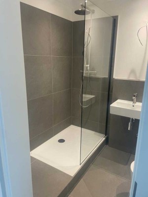 Exklusive, sanierte 3-Raum-Dachgeschosswohnung mit gehobener Innenausstattung in Mönchengladbach