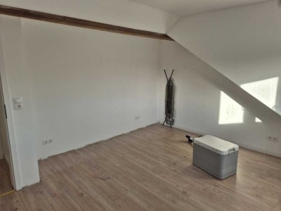 1000 € - 120 m² - 3.0 Zi.
Großzügige offene Küche mit Esszimmer und Wohnzimmer.