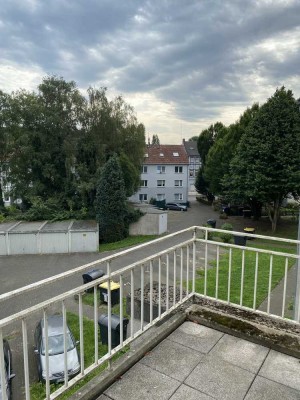 ***Großzügige 2,5-Raum Wohnung mit Balkon in ruhiger Lage zu vermieten!!***