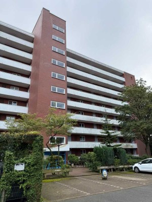 Modernisierte Wohnung mit zwei Zimmern sowie Balkon und EBK in Reinbek
