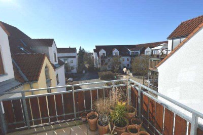 RESERVIERT !Freie 3-Zi.-DG-Whg. mit  ca. 6 m² Westbalkon in den Innenhof u. 2 Bädern in Niedertra...