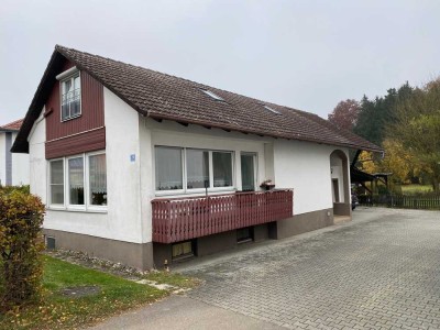kleines Haus mit Garage u. Doppelcarport