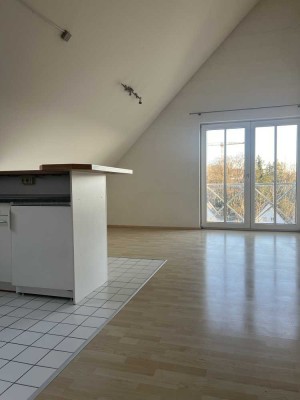 Sonnige 2-Zimmer-Dachgeschosswohnung in Landshut - Achdorf