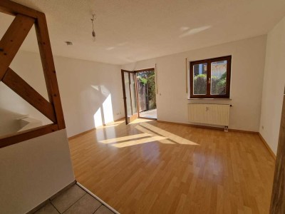 Black Friday Angebot  - 2 Zimmer Maisonette Wohnung mit Terrasse und Garten