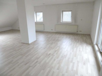 "Wohlfühlwohnung" in naturnaher Lage - 4 Zimmer, Dachterrasse und Garage!