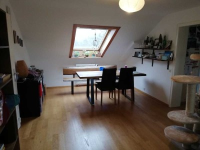 Gemütliche 3-Zimmer-DG-Wohnung mit Einbauküche in Korntal