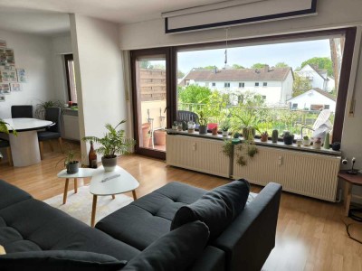 Lichtdurchflutete, geräumige 3-Zimmerwohnung mit Sonnenbalkon, EBK u. Pkw-Stellplatz
