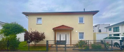Raum für Generationen - Großzügiges Einfamilienhaus mit Einliegerwohnung im Obergeschoss
