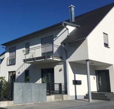 ***Exklusive 2-Zimmer-DG-Wohnung mit Balkon in ruhiger Lage***