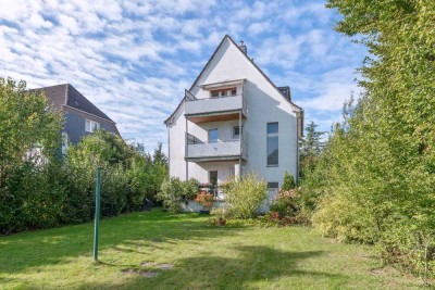 Freistehendes Dreifamilienhaus in Angermund mit Einzelgarage und weitläufigem Grundstück