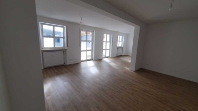 4,5-Zimmer Wohnung mit Balkon im 1. OG in Bayreuth City