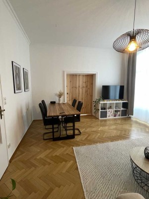 Stilvolle Altbauwohnung mit Charme in zentraler Lage