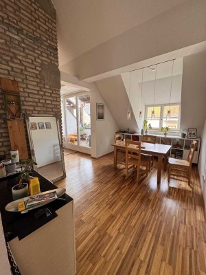 Rarität: Traumhafte Altbau-DG-Galeriewohnung mit Südterrasse von privat