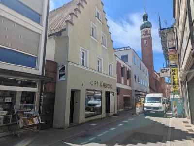 Baudenkmal mit erhöhter Abschreibung! Wohn-/Geschäftshaus mit großer Altbauwohnung im Zentrum!