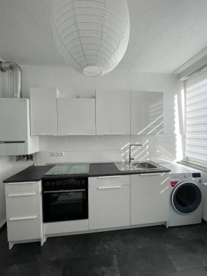 alles neu - renovierte 2-Zi Whg mit Einbauküche im 1.OG, 53qm in ruhiger und doch zentraler Lage