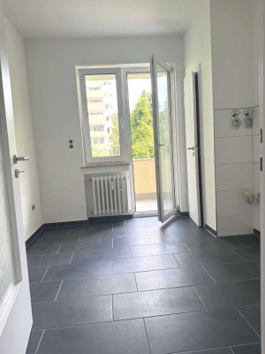 Zollstock, Volksgartennähe, 2 Zimmerwohnung mit Balkon (keine WG!)