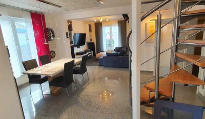 5,5-Zimmer-Wohnung mit gehobener Innenausstattung mit Balkon, Garage und Gartenhäuschen