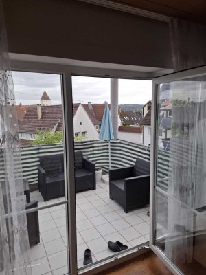 4-Zimmer-Wohnung in kleiner Einheit mit Balkon, Stellplatz & Garage