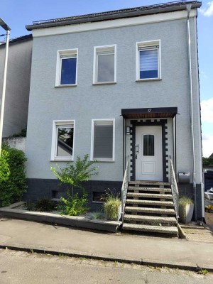 Schönes kleines Einfamilienhaus mit traumhaftem Garten
