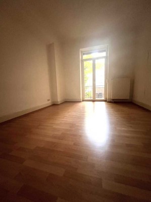 Zimmer mit eigenem Balkon in 3er-WG im Zentrum von Ludwigshafen