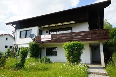 Schöne Dorflage mit Ausblick nach Süden, älteres Fertighaus mit Doppelgarage, bereits frei, gr.Grund