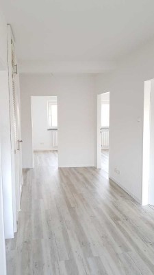 Renovierte Wohnung mit Einbauküche, Balkon und Garten: helle 3-Zimmer-Wohnung in Wolfsburg