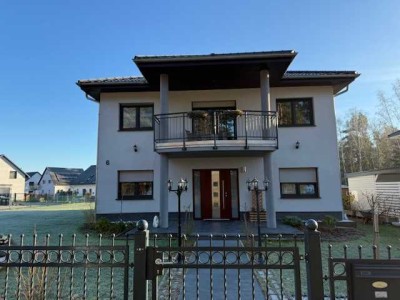 Freistehendes Einfamilienhaus mit moderner Innenausstattung