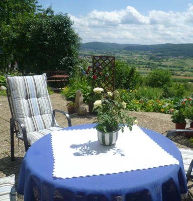 3-Zimmer-EG-Wohnung mit Terrasse in ruhiger Ortsrandlage