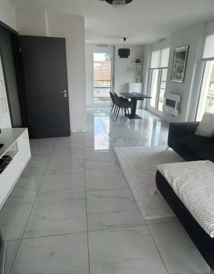 Exklusive 3-Zimmer-Penthouse-Wohnung mit luxuriöser Innenausstattung mit EBK in Singen (Hohentwiel)