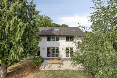 Modernes Einfamilienhaus am Haardrand: Wohnen und Arbeiten vereint