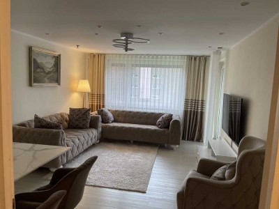 Exklusive, modernisierte 4-Zimmer-Wohnung mit Balkon und EBK in Böblingen