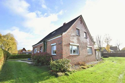Sanierungsbedürftiges Einfamilienhaus auf großem Grundstück in zentraler Lage von Riepe!