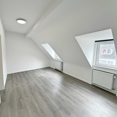 Wohnen mit Komfort als Erstbezug nach Kernsanierung: Etagenwohnung mit zusätzlichem Studiozimmer