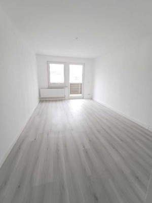 Modern renovierte 3-Raum-Wohnung mit Balkon in Reinkenhagen
