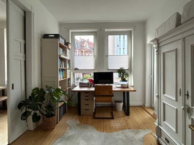 Liebevolle 3-Zi Altbauwohnung mit Dielen und Balkon in der Oststadt