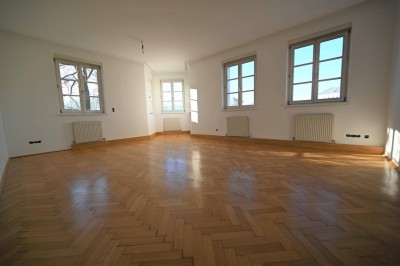 ELISABETH VORSTADT | Sanierte Altbauwohnung mit 4 Zimmern direkt an der Salzach