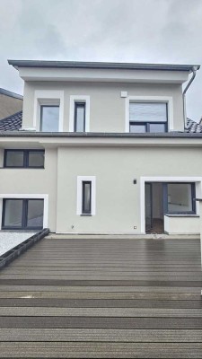 Erstbezug! Hochwertige Terrassenwohnung  – Ideal für Kapitalanleger & Eigennutzer
