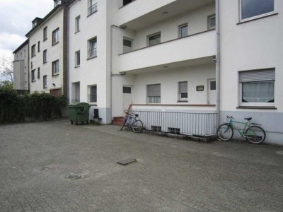 **Renovierte, gut aufgeteilte 3,5 Zi.-Whg. im 1. OG in Bahnhofsnähe**