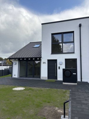 Moderne Doppelhaushälfte (Neubau) mit großem Garten in zentraler Lage in Witten