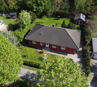 Bungalow mit idyllischem Grundstück